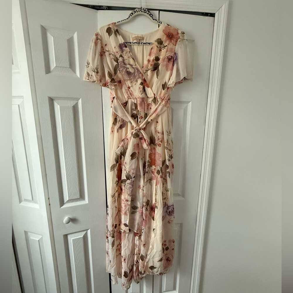 Pinkblush Cream and floral print short-sleeve maternity dress!